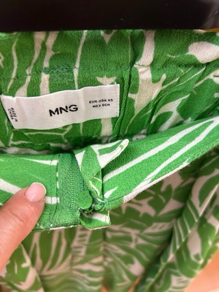 Pantalón corto Mango estampado hojas