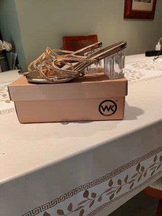 Sandalias rosa dorado con pedrería