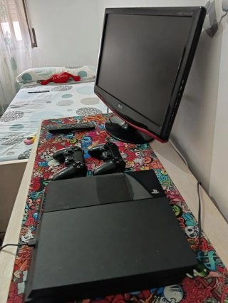 PS4 Fat Negra + 10 Juegos + TV monitor PC LG