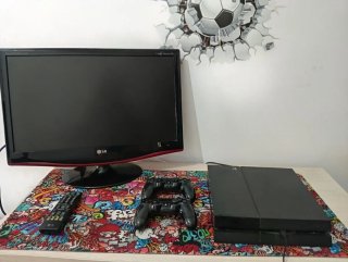 PS4 Fat Negra + 10 Juegos + TV monitor PC LG