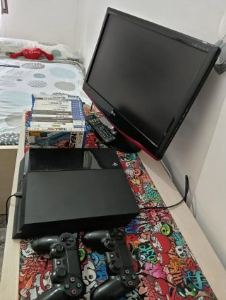 PS4 Fat Negra + 10 Juegos + TV monitor PC LG