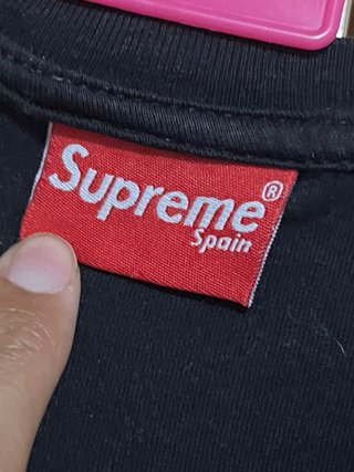 Camiseta Supreme Negra Logo Rojo