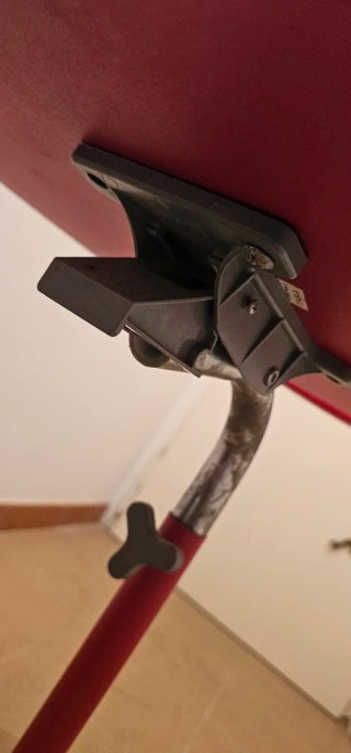 Tavolo ausiliario Ikea Svartasen rosso