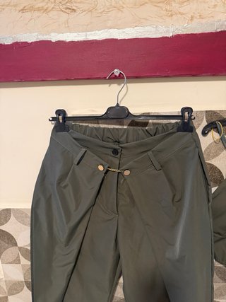 Completo pantaloni e top verde oliva