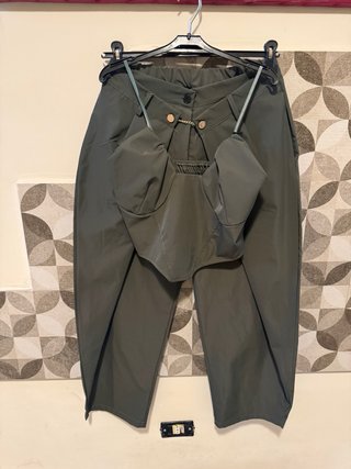 Completo pantaloni e top verde oliva