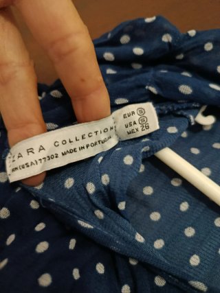 Blusa  de Zara Collection Azul Marino con Lunares.