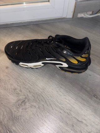 Nike Air Max Plus TN negras y amarillas T42