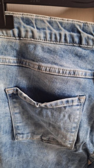 Jeggins strappati vita alta