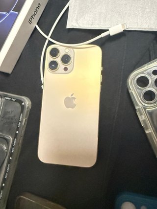 iPhone 13 Pro Max Dorado con Caja