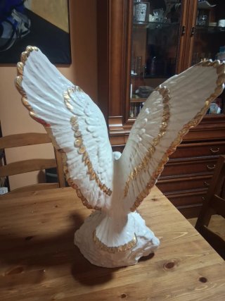 Figura Águila Porcelana Dorada