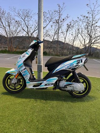 Yamaha Jog RR Azul y Blanco
