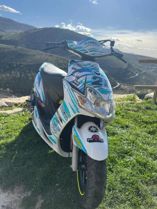 Yamaha Jog RR Azul y Blanco