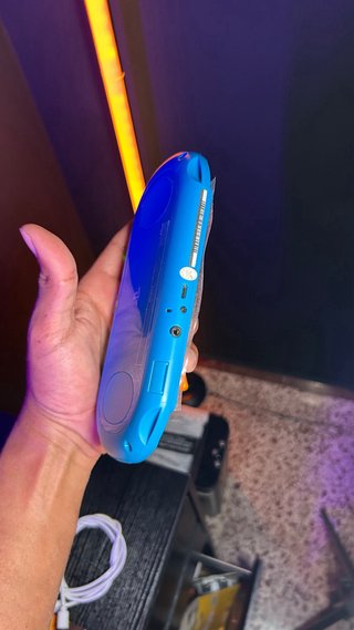 PS Vita Slim 2000 256GB + Estuche Impecable