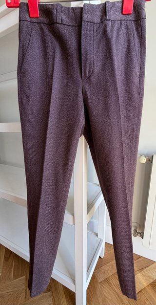 Pantalón de vestir Pedro del Hierro, color burdeos