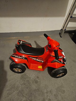 Quad eléctrico FEBER para niños