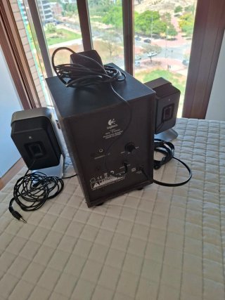 Altavoces 2.1 Logitech