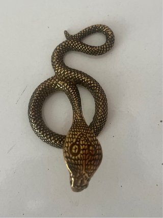 Tenpai cobra de latón