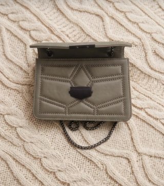 Bolso tachas