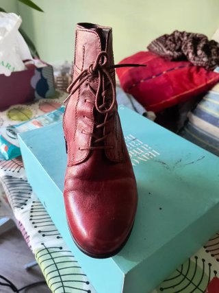 Botas estilo antic rojas