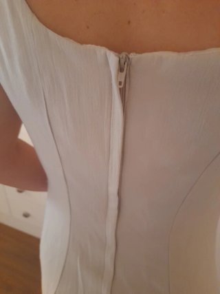 Vestido maxi beige con abertura