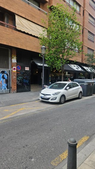 Alquilo garaje centro de Valencia. Móvil : 6942599