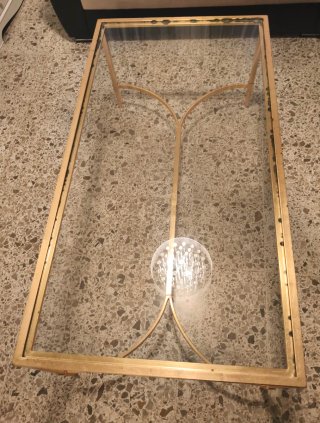 Mesa de centro cristal y metal dorado