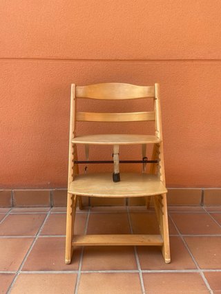 Trona de madera para bebé