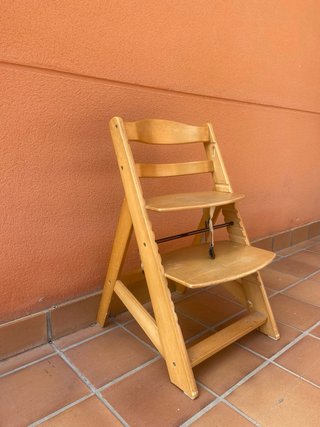 Trona de madera para bebé