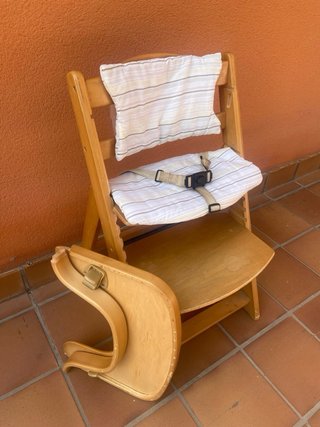 Trona de madera para bebé