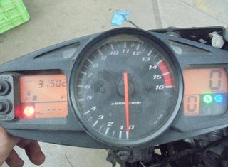 Tapa motor suzuki gsr 600 23219