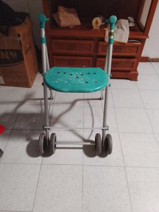 Andador para personas mayores seminuevo
