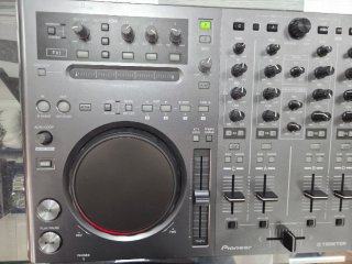 Controladora DJ Pioneer DDJ-T1 Traktor