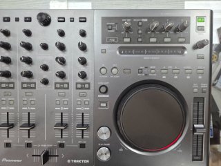 Controladora DJ Pioneer DDJ-T1 Traktor