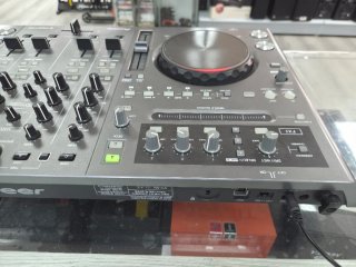 Controladora DJ Pioneer DDJ-T1 Traktor