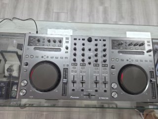 Controladora DJ Pioneer DDJ-T1 Traktor