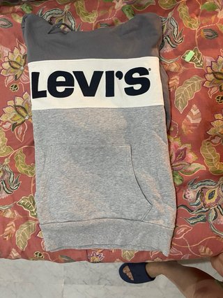 Sudadera Levi's Talla S Gris y Blanca (14-16 años)
