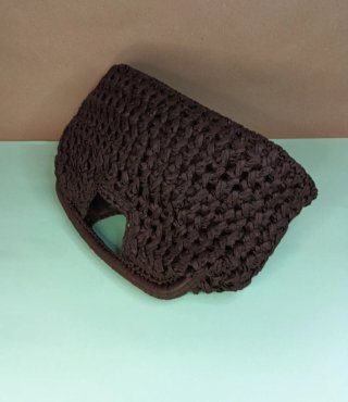 Borsa in rafia cioccolato con foulard setoso