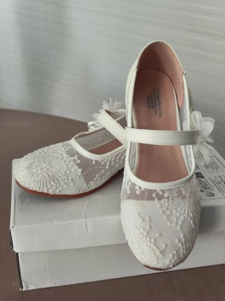 Zapatos de comunión blancos con encaje