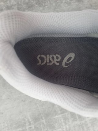 Zapatillas ASICS grises y blancas