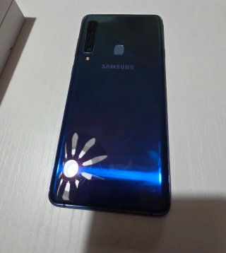 Samsung Galaxy A9 Blu con cover