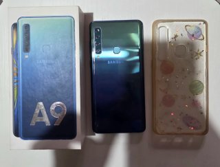 Samsung Galaxy A9 Blu con cover