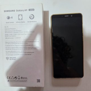 Samsung Galaxy A9 Blu con cover