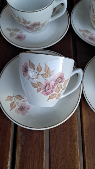 Juego de 4 tazas de porcelana con flores