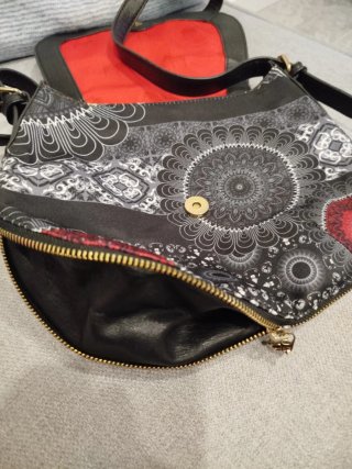 Bolso Desigual Negro y Rojo