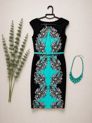 Vestido negro con estampado turquesa