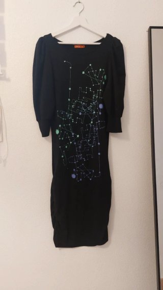 Vestido negro manga abullonada