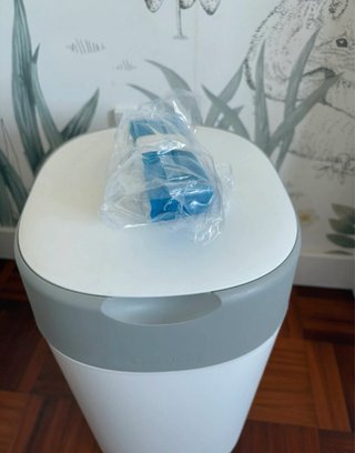 Contenedor de pañales con bolsas