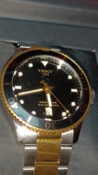 Reloj Tissot Seastar Negro y Dorado