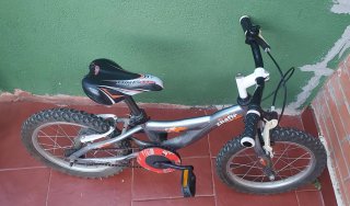 Bicicleta 16" gris buen estado