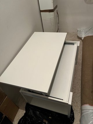 Mesa auxiliar baja maciza blanca